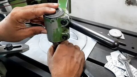 "Incredible! This Pantograph Machine Engraves Unique Designs Instantly!"