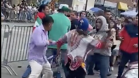 Machete and knife fighting in Chicago on "Mexican Independence Day"