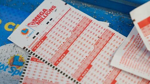 Mega Millions jackpot to reach more than $1 billion