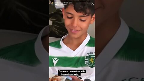 Filho do CR7 vendo o Luva de Pedreiro