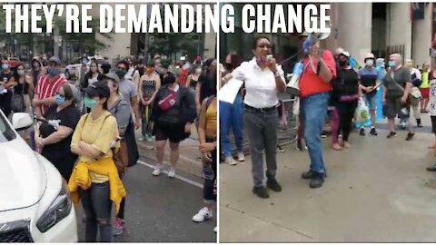 Huge Crowds Are Storming Toronto Police’s HQ Demanding Major Changes