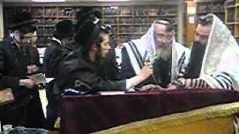 Klausenberger Rebbe Reading the Megillah 2005