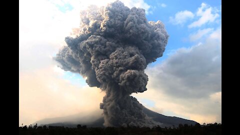 earthquake and massive volcano eruption in Indonesia