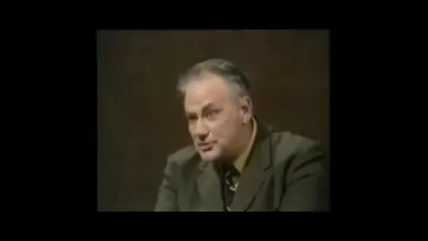 Sir Patrick Moore: But how do we REALLY know the Earth isn't FL@T? (1972)