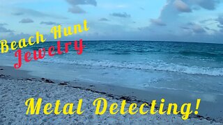 Metal Detecting Florida Beach For Treasure and Silver & Gold Jewelry • Equinox Hunt • So Hot