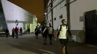 Time do Vasco chegando a São Januário para arrebentar o Corinthians