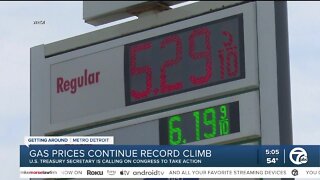 Gas prices continue to rise in Michigan
