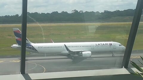 Airbus A320NEO PR-YYD vindo de Manaus para Recife/Airbus A321 PT-XPG indo para Fortaleza