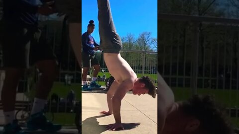 INSANE HANDSTAND CALISTHENICS 💪🏽 #shorts