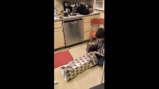 How to wrap a gift the right way