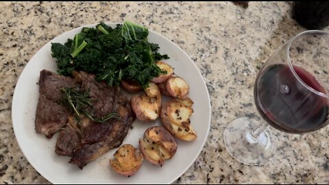 Easy One-pan Rib-eye Steak with Potato and Kale
