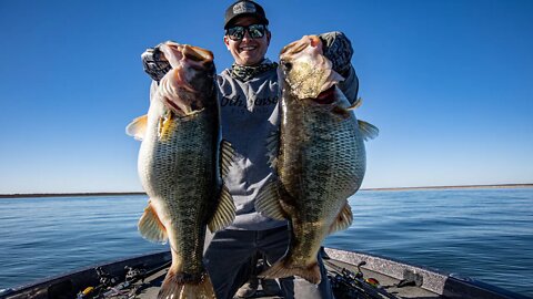 Team 6 finds school of GIANT largemouth bass in deep water.