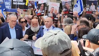 Chuck Schumer Is Booed in Israeli Day Parade Speech
