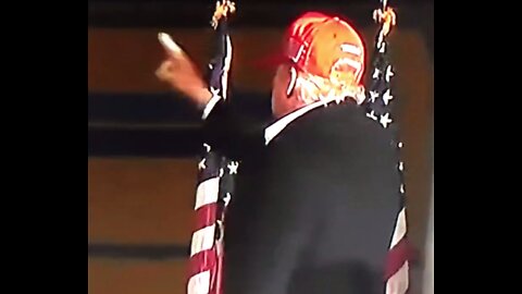 President Trump Showing Us the AIR Q Signal AGAIN at the AZ Rally