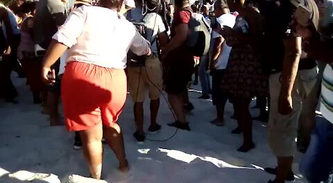 Protesters hold traditional ceremony on Clifton over beach closure (MfM)