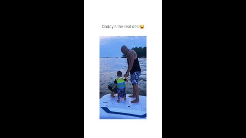 A dad threw his two toddler into a beach
