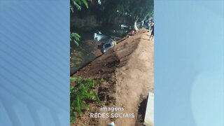 2ª vez em junho: carro cai dentro do rio em Teófilo Otoni