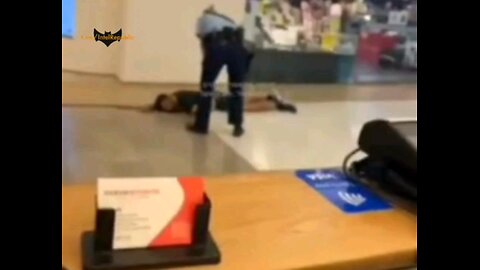 ⚠️ WARNING: DISTRESSING FOOTAGE. SYDNEY MALL ATTACKER SHOT DEAD, police attempt to revive several