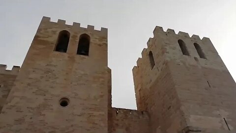 Marselha: entrando na abadia de St. Victor e na cripta com sarcófagos romanos