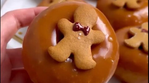 Gingerbread Caramel Donuts ✨⁣ ⁣