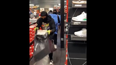 Flash Mob Robs Nike Store of $12K Worth of Goods