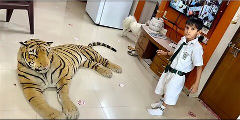 Fake Tiger Prank On Kunali And Oreo 😂