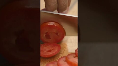 How to Cut a Garden Fresh Tomato Without Smushing It (You have been doing it wrong all along!)