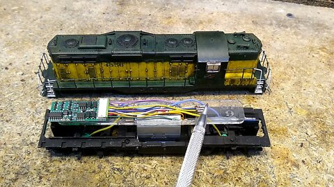 Athearn Blue Box GP9 vs NCE D13SRJ