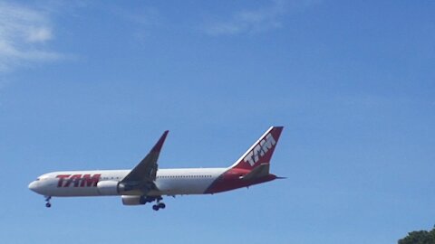 Boeing 767-300ER PT-MOF na aproximação final antes de pousar em Manaus vindo de Guarulhos 26032021