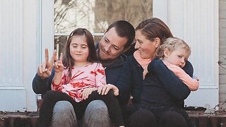 Local photographer offers "Front Porch" sessions for families