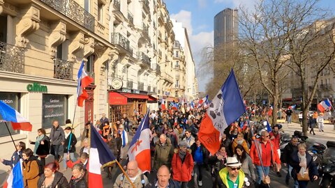 Manifestation contre le pass vaccinal place du 18 juin 1940 à Paris le 05/03/2022 - Vidéo 4