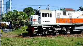 Kereta Api RAPIH DOHO Lokomotif CC 201 77 07 Lokasi Kampung Dalem Tulungagung