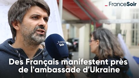 Ils dénoncent "une propagande proaméricaine" près de l'ambassade d'Ukraine