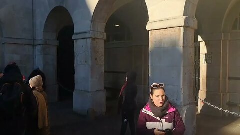 She went under the arch (step back) #horseguardsparade