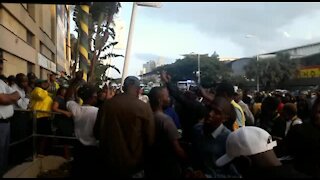 WATCH: Police, supporters of criminally charged Durban mayor clash in city (QdC)