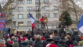 Marc Doyer prend la parole après la manifestation à la place Pierres Laroques à Paris le 17/12/2022