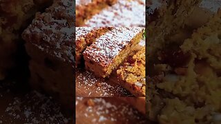 Take oats, carrots and pear. Simply mix everything and the diet cake is ready!