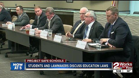 Students discuss education with legislators