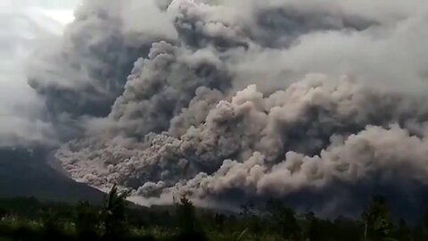 HUGE Eruption at Semeru Volcano in East Java Indonesia