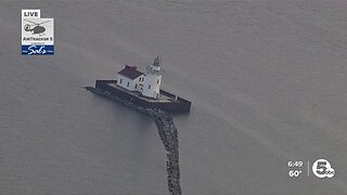 Cleveland Harbor West Pierhead Lighthouse now up for auction