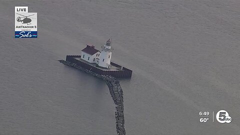 Cleveland Harbor West Pierhead Lighthouse now up for auction