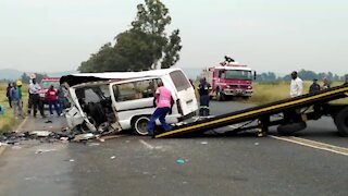 South Africa - Johannesburg - siblings en route to school perish in Golden Highway crash (Video) (nvF)