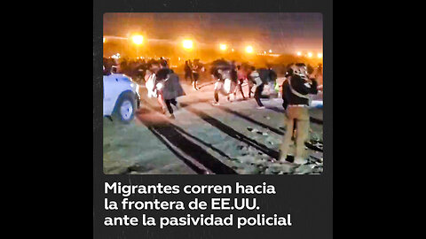 Cientos de migrantes corren hacia la frontera entre México y EE.UU.