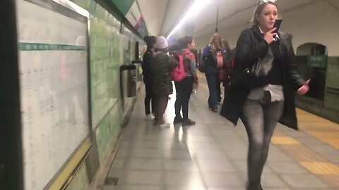 Los pasillos eternos del Subte de Buenos Aires.