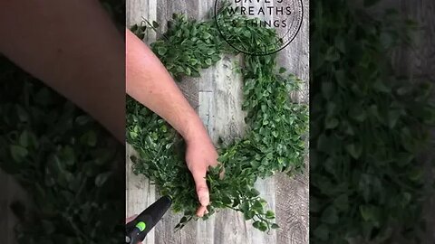 Square Floral Wreath DIY - Shorts - Easy Wreath DIY