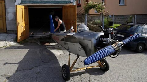 Man Builds Plane to Commute to Work