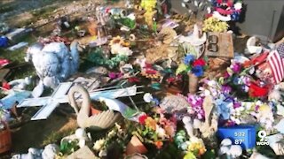 After graves stripped of decoration by cemetery, families express heartbreak