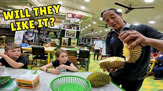 Eating the World's Smelliest Fruit: DURIAN in Medan, Indonesia 🇮🇩 | Ucok Durian Medan