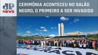 Servidores do Congresso realizam ato pela democracia um mês após invasão das sedes dos Três Poderes