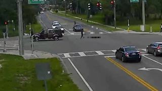 Video shows woman fall out of SUV in Tampa intersection | Digital Short